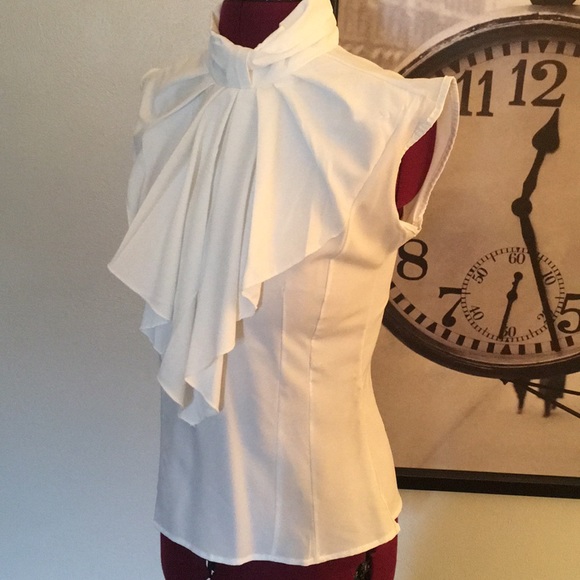 Tops - ❗️Sale❗️White Victorian Style Blouse